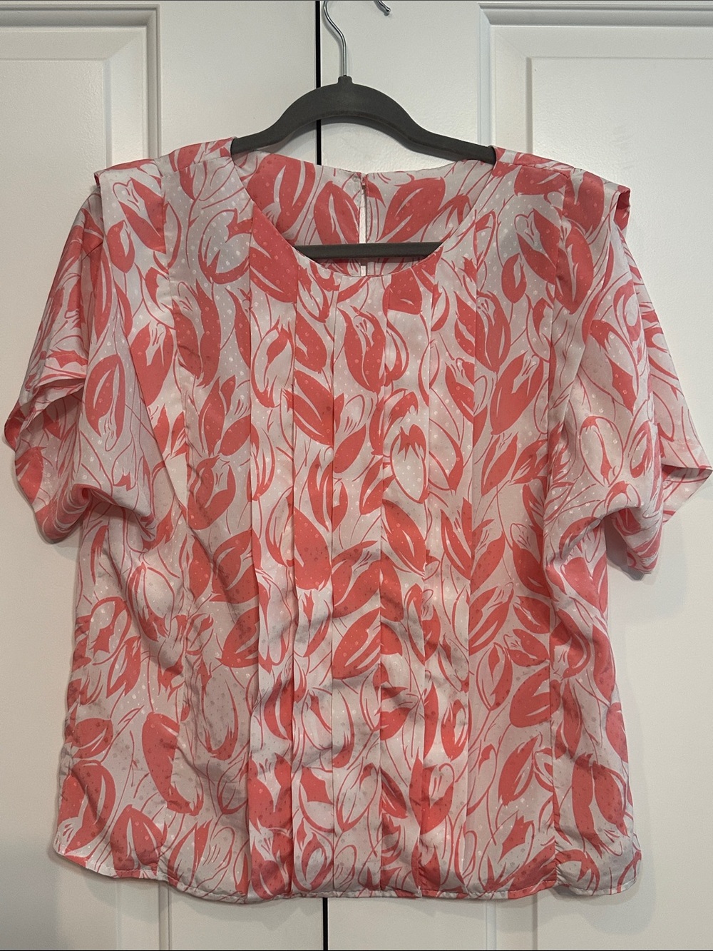 Coral Leaf-Print Short Sleeve Blouse